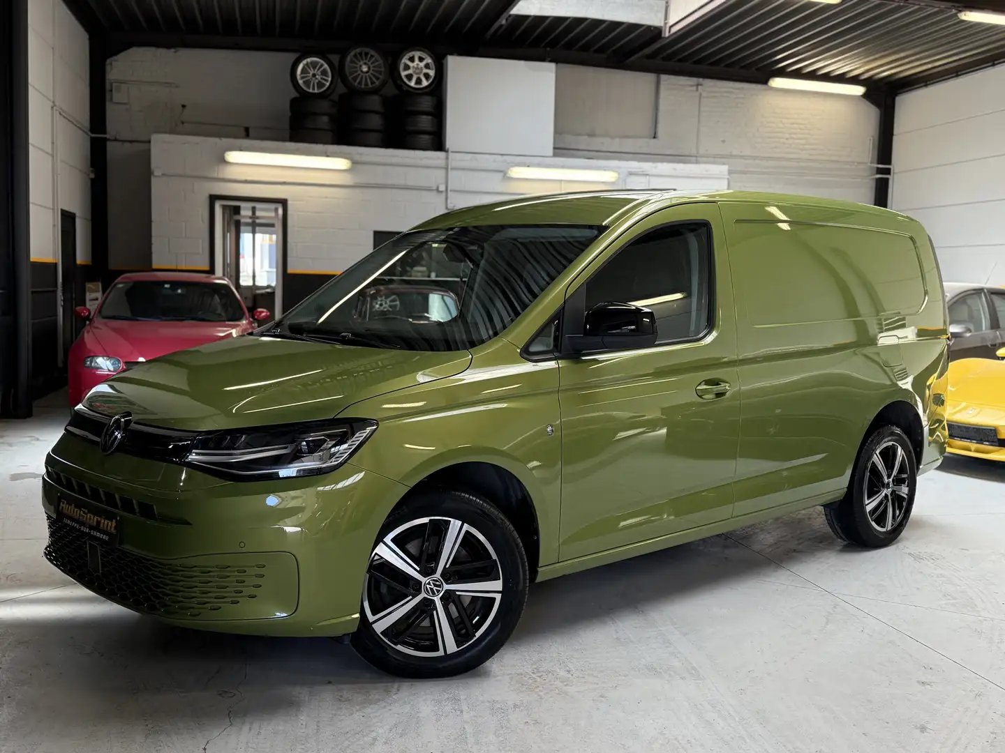 Volkswagen Caddy 2.0tdi boite auto phares led virtual cockpit Vert - 1