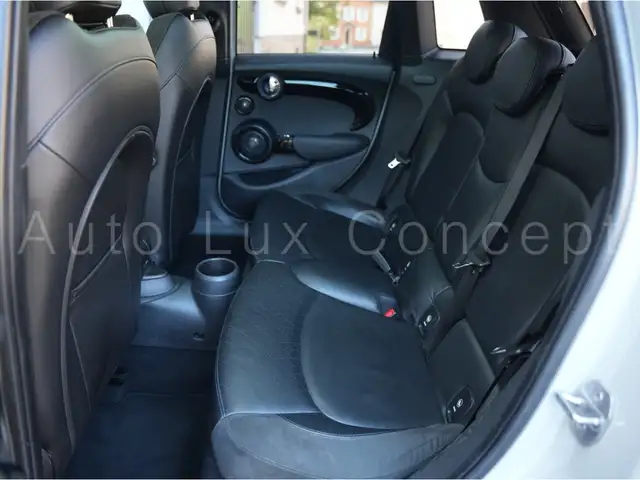 Mini Cooper Cooper view 9