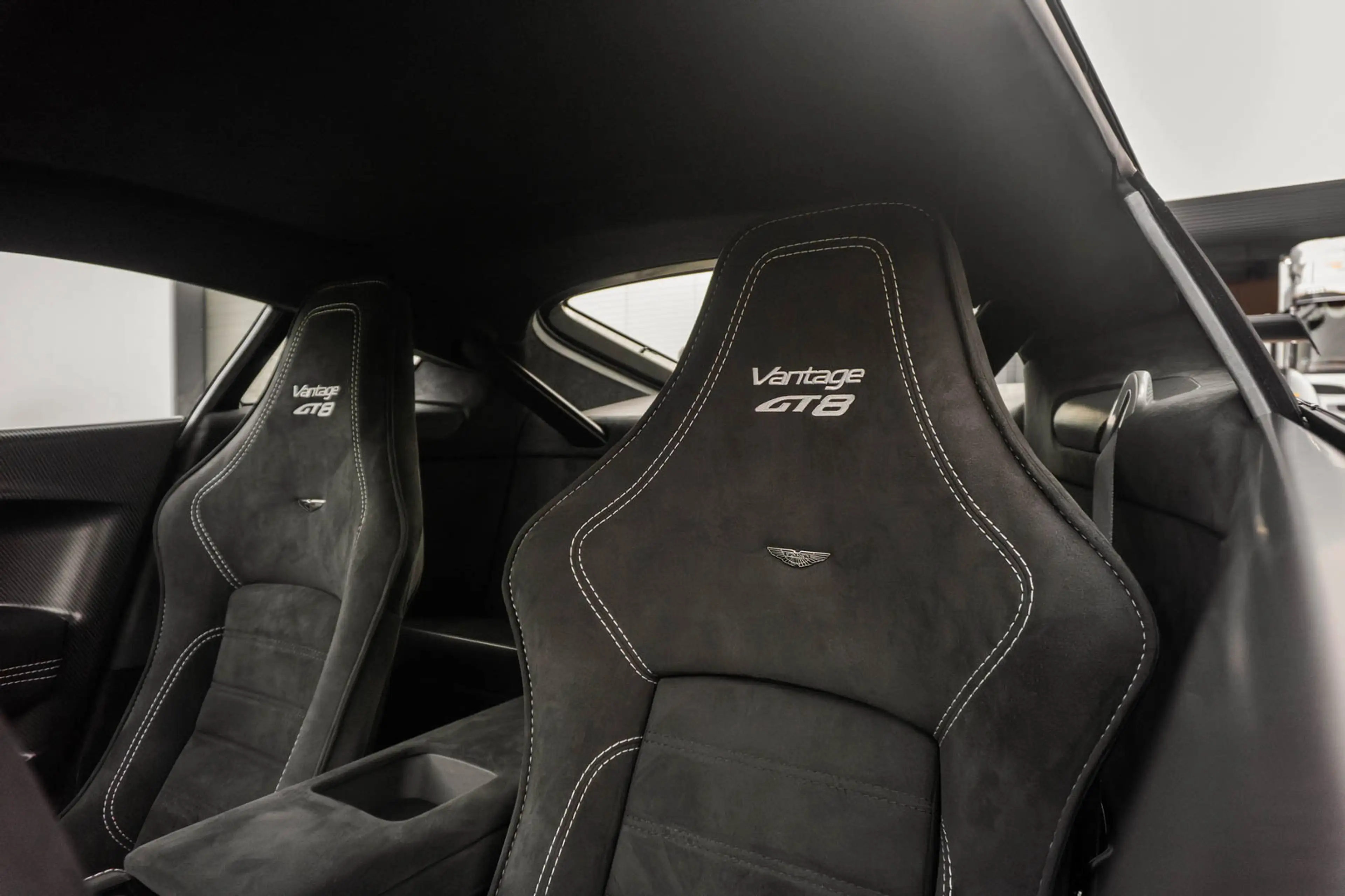 Aston Martin Vantage GT8 - Morning Frost White - Aero Pack - 1 of 150 — photo 12