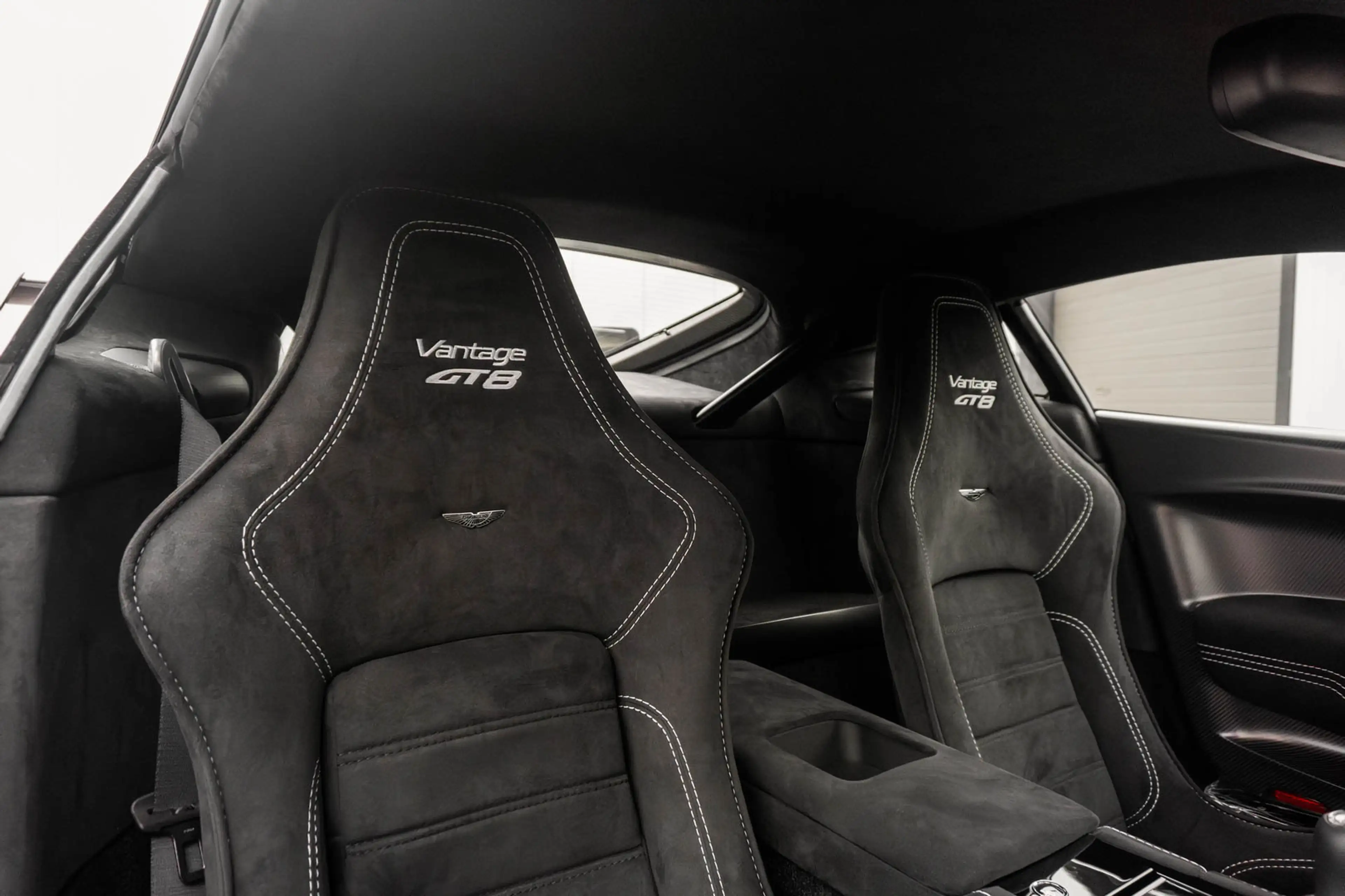 Aston Martin Vantage GT8 - Morning Frost White - Aero Pack - 1 of 150 — photo 4