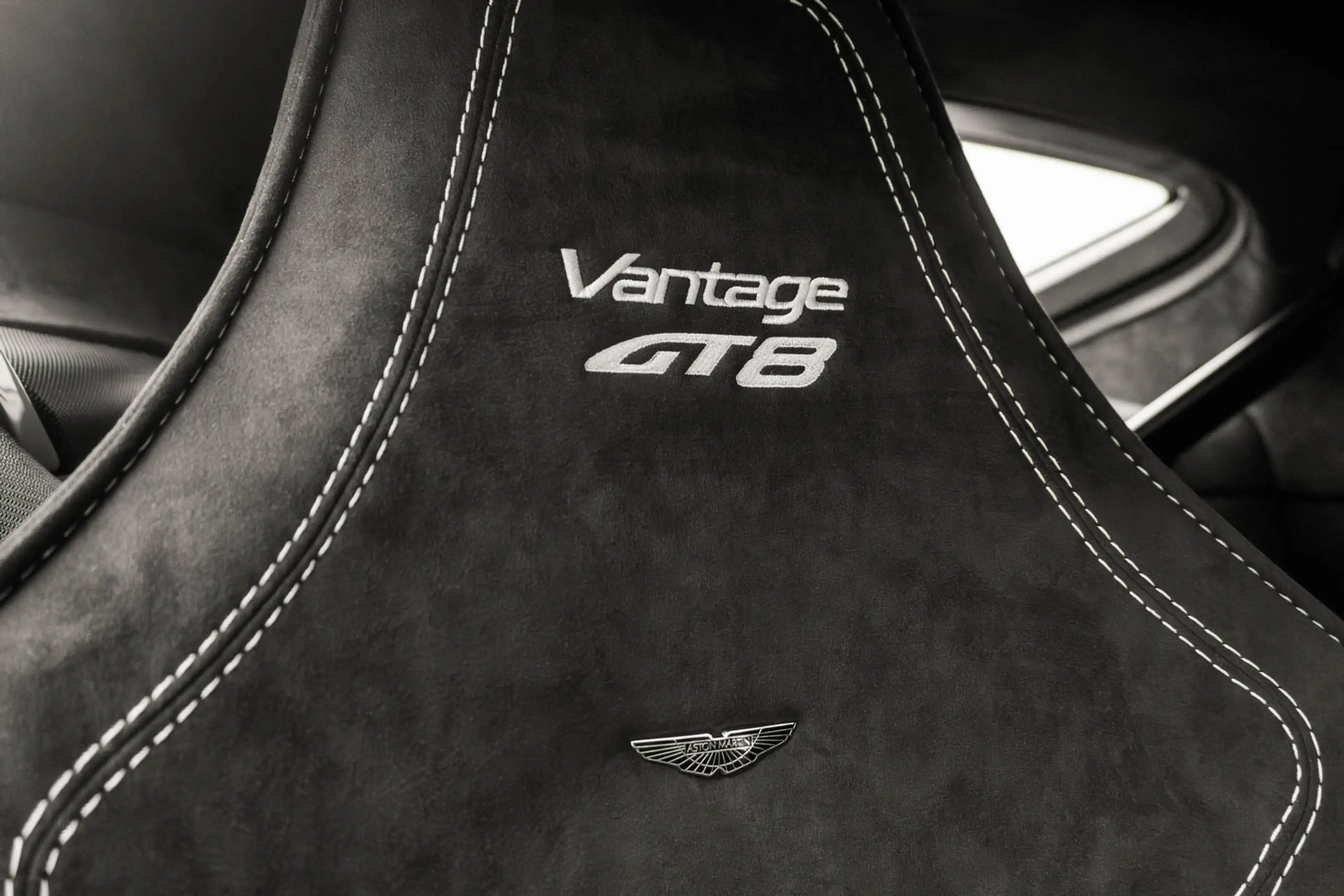 Aston Martin Vantage GT8 - Morning Frost White - Aero Pack - 1 of 150 — photo 13