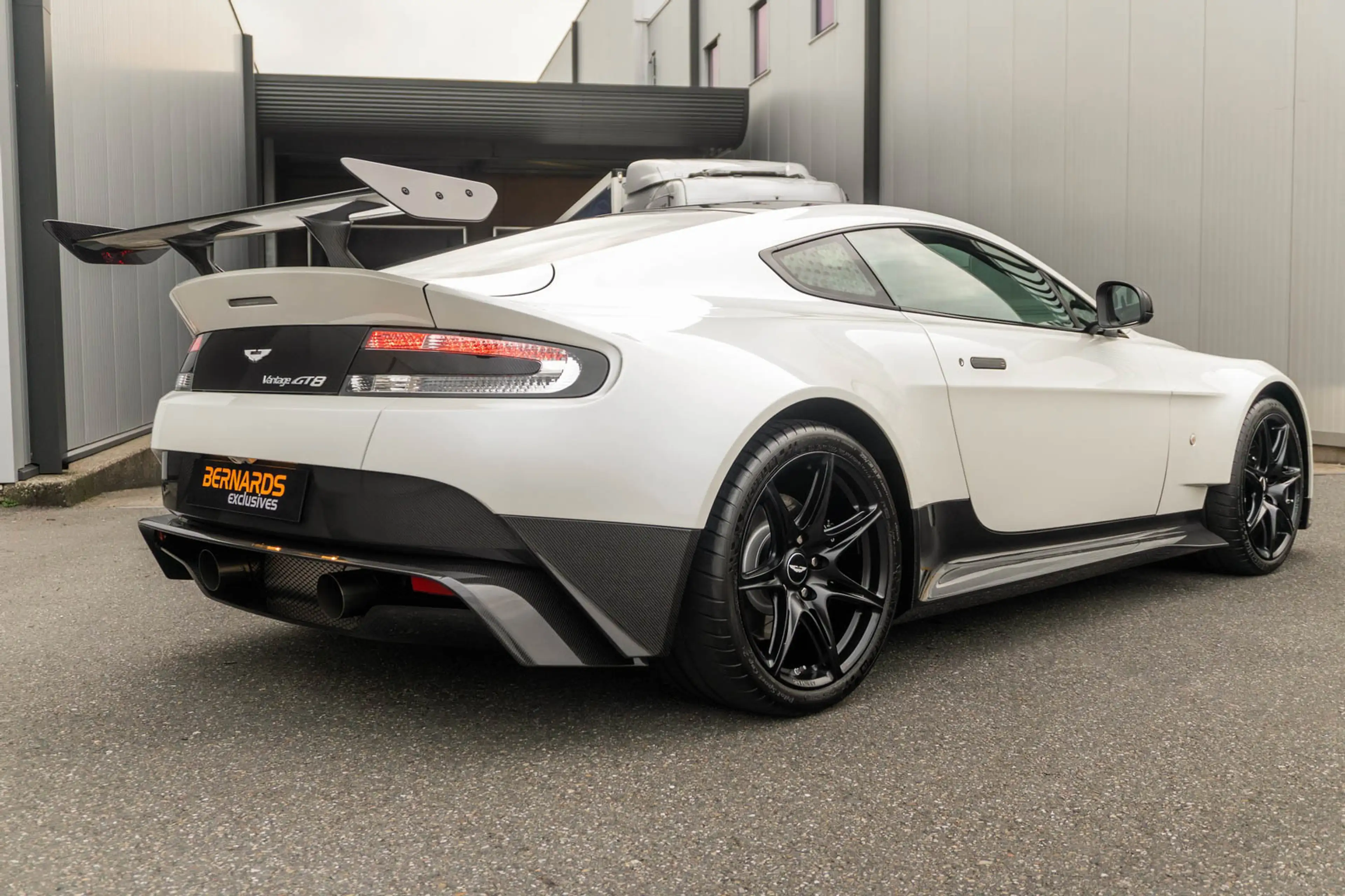 Aston Martin Vantage GT8 - Morning Frost White - Aero Pack - 1 of 150 — photo 2