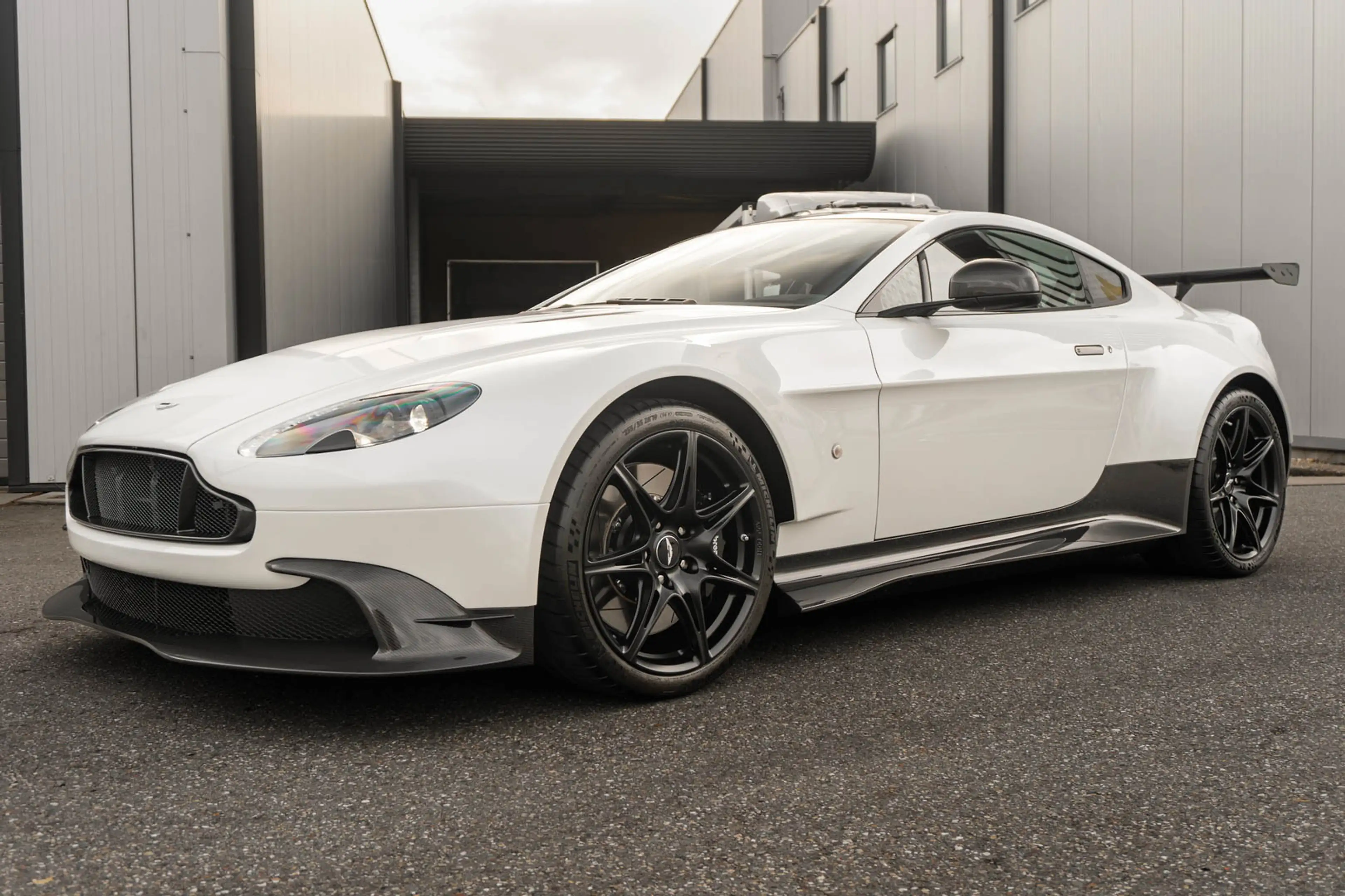 Aston Martin Vantage GT8 - Morning Frost White - Aero Pack - 1 of 150
