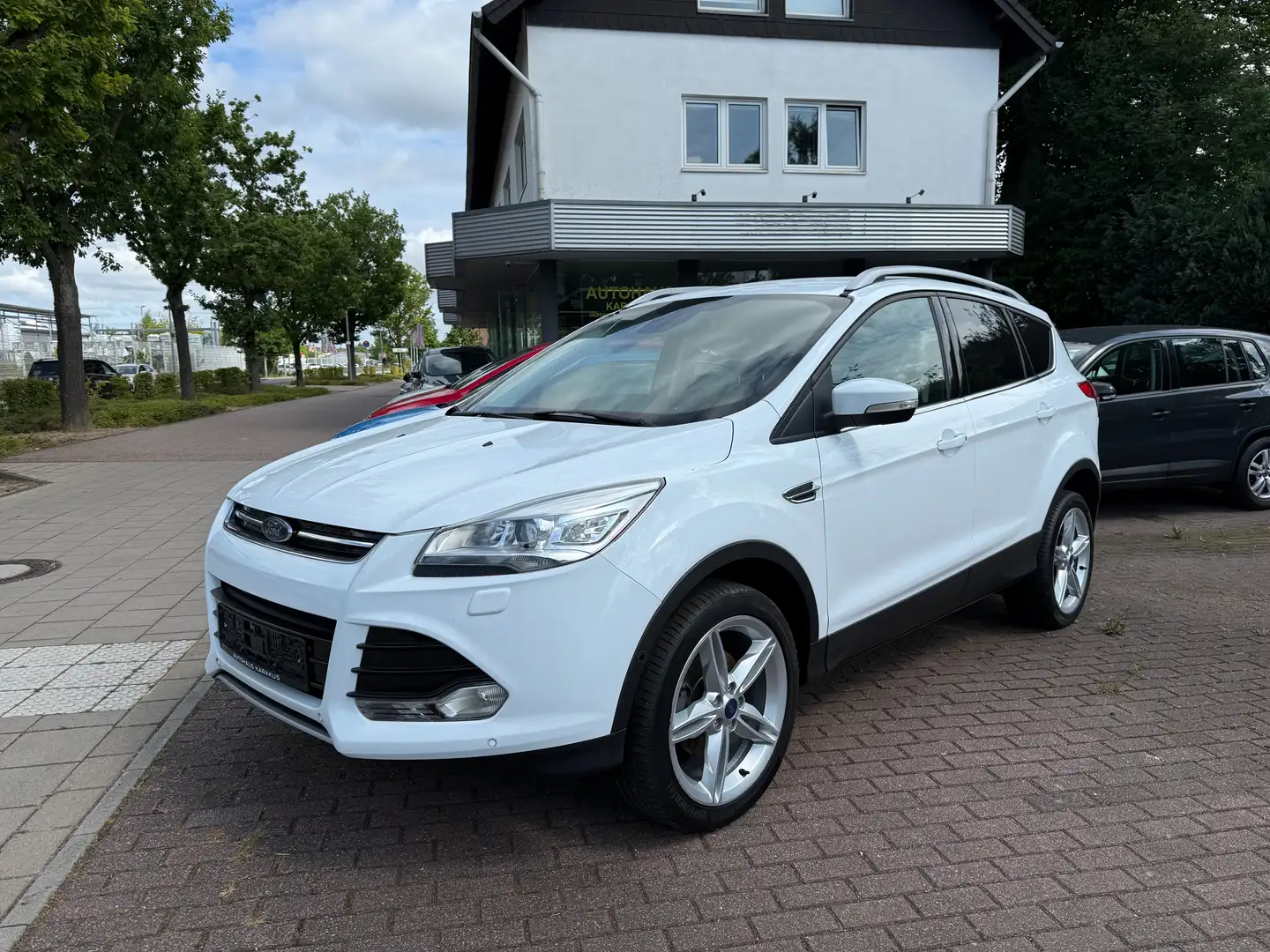 Ford Kuga Titanium Xenon/Navi/T-Leder/Kamera Weiß - 1