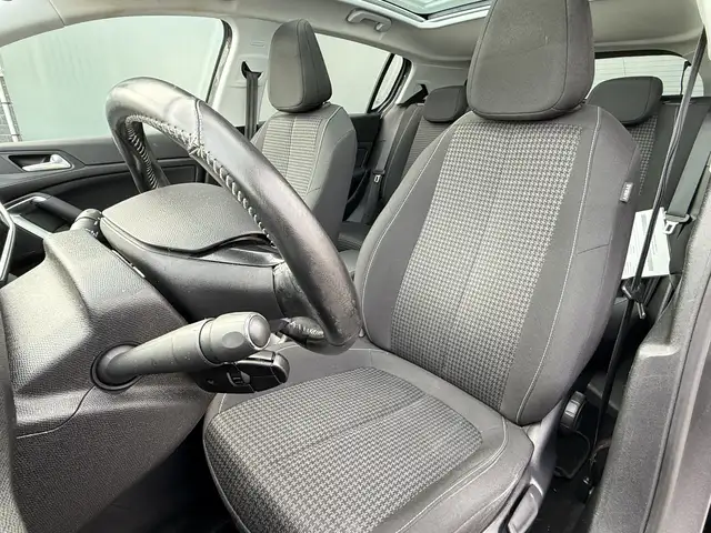 Peugeot 308 view 5