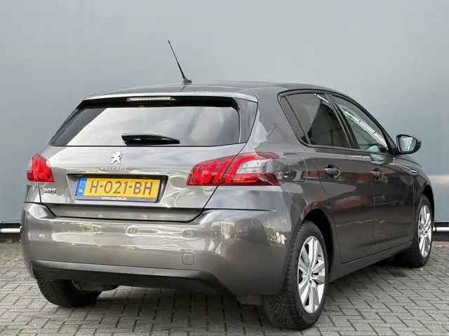 Peugeot 308 view 2