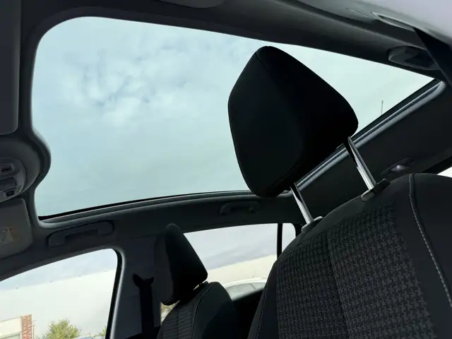 Peugeot 308 view 9