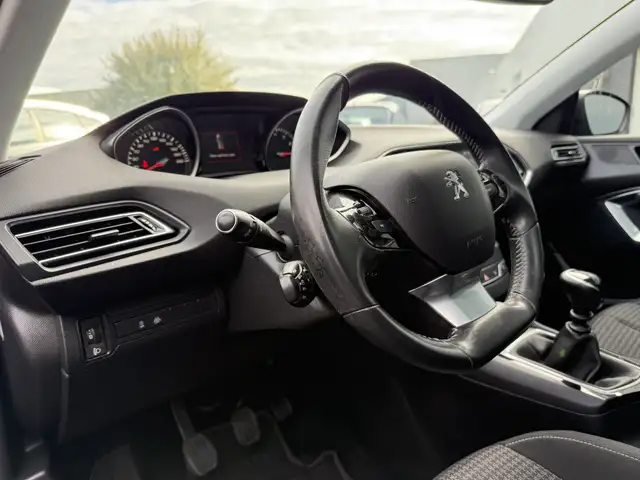 Peugeot 308 view 4