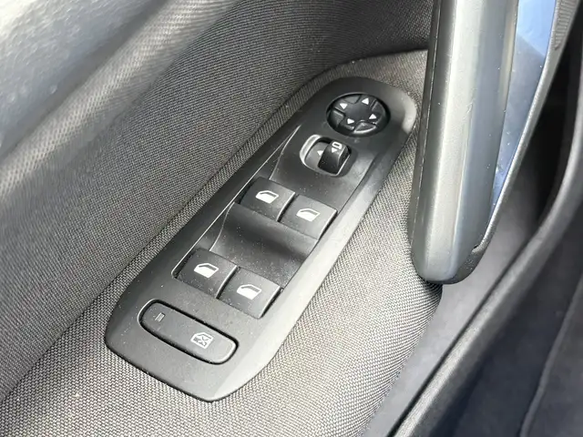 Peugeot 308 view 10