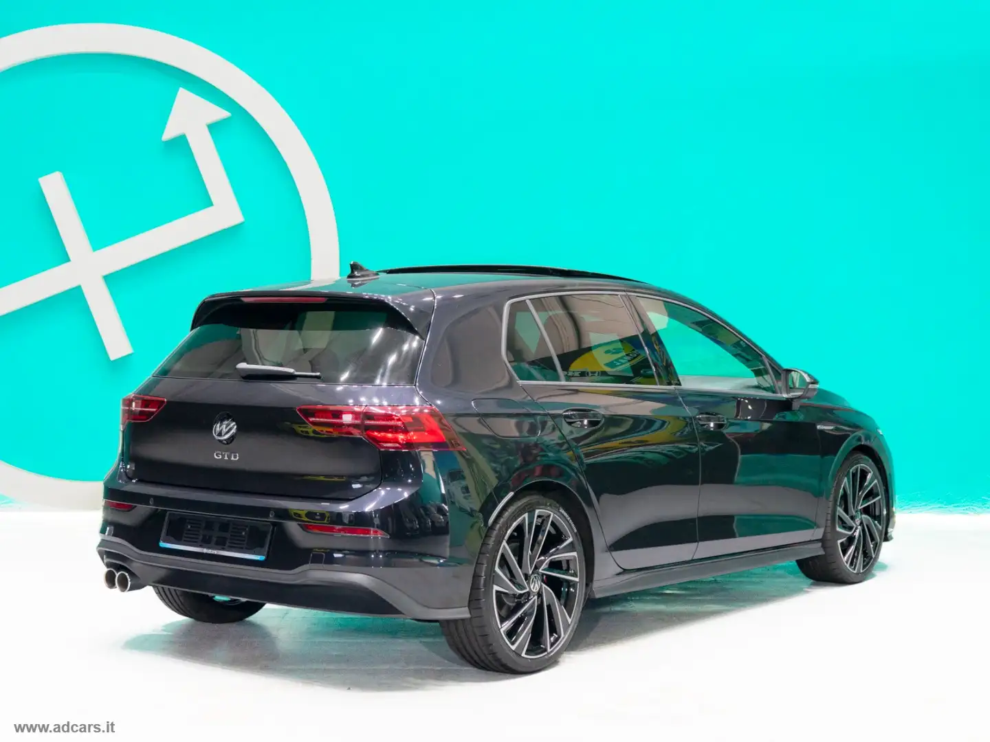 Volkswagen Golf GTD 2.0 TDI GTD DSG TETTO PANORAMICO + IQ LIGHT Zwart - 2