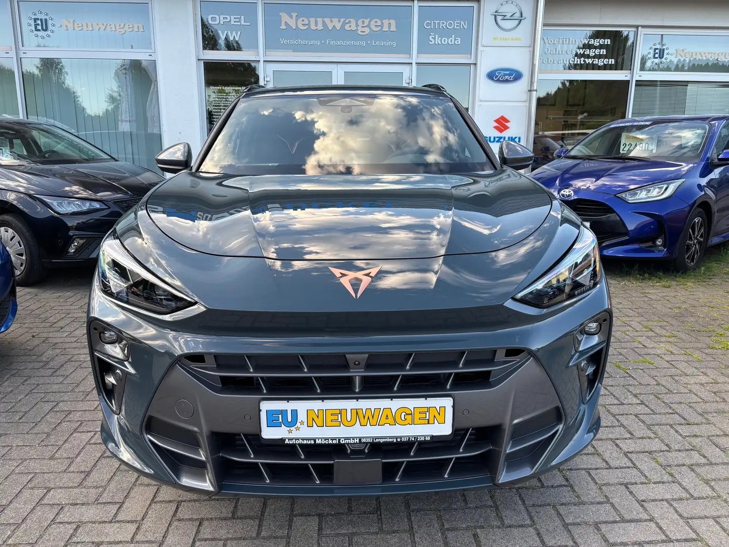 CUPRA Terramar VZ 2.0 TSI 7-Gang DSG 4Drive Schwarz - 2