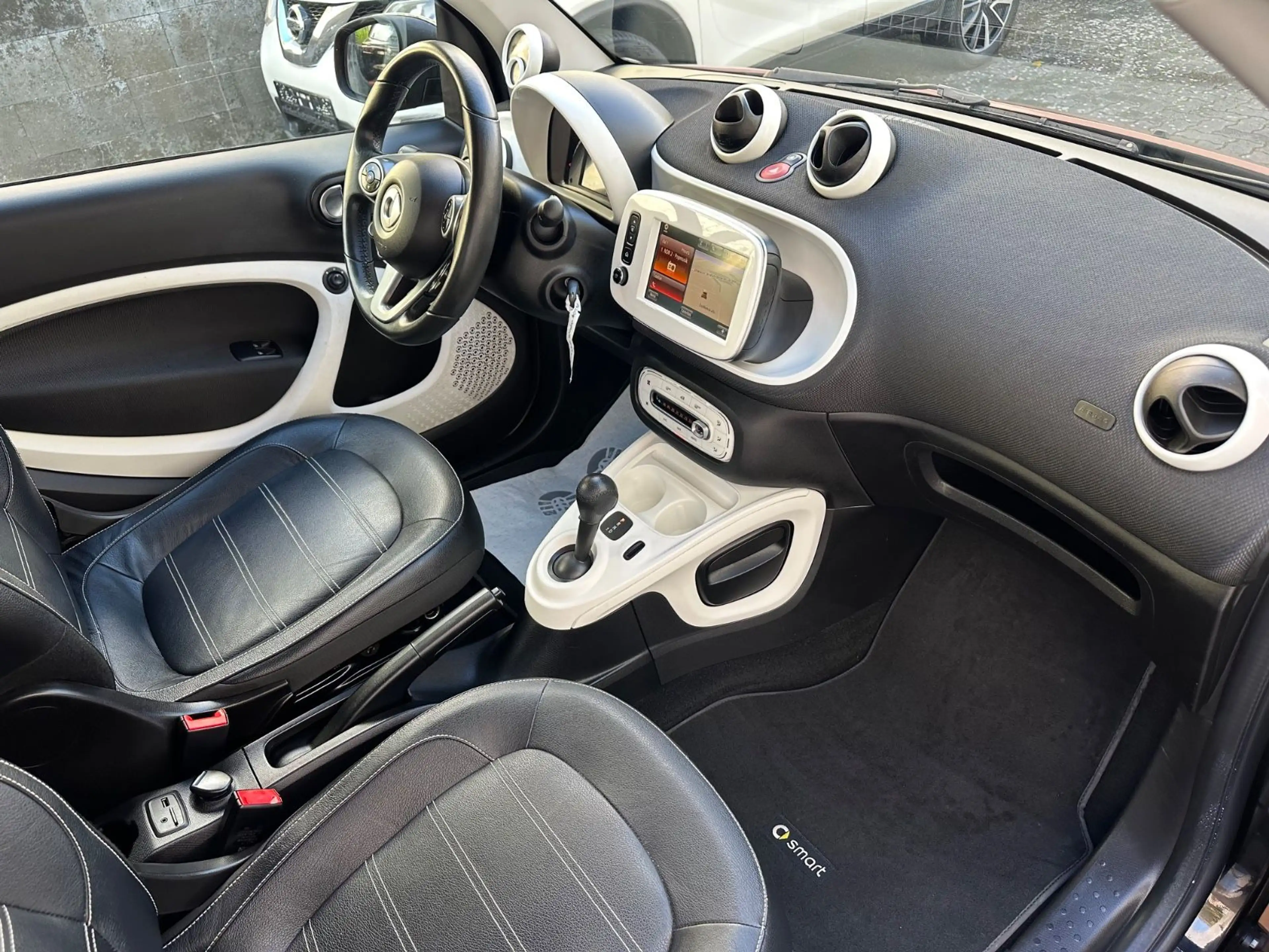 smart forTwo fortwo Passion /SHZ/LEDER/AUT/PDC/GJR/LMF — photo 11
