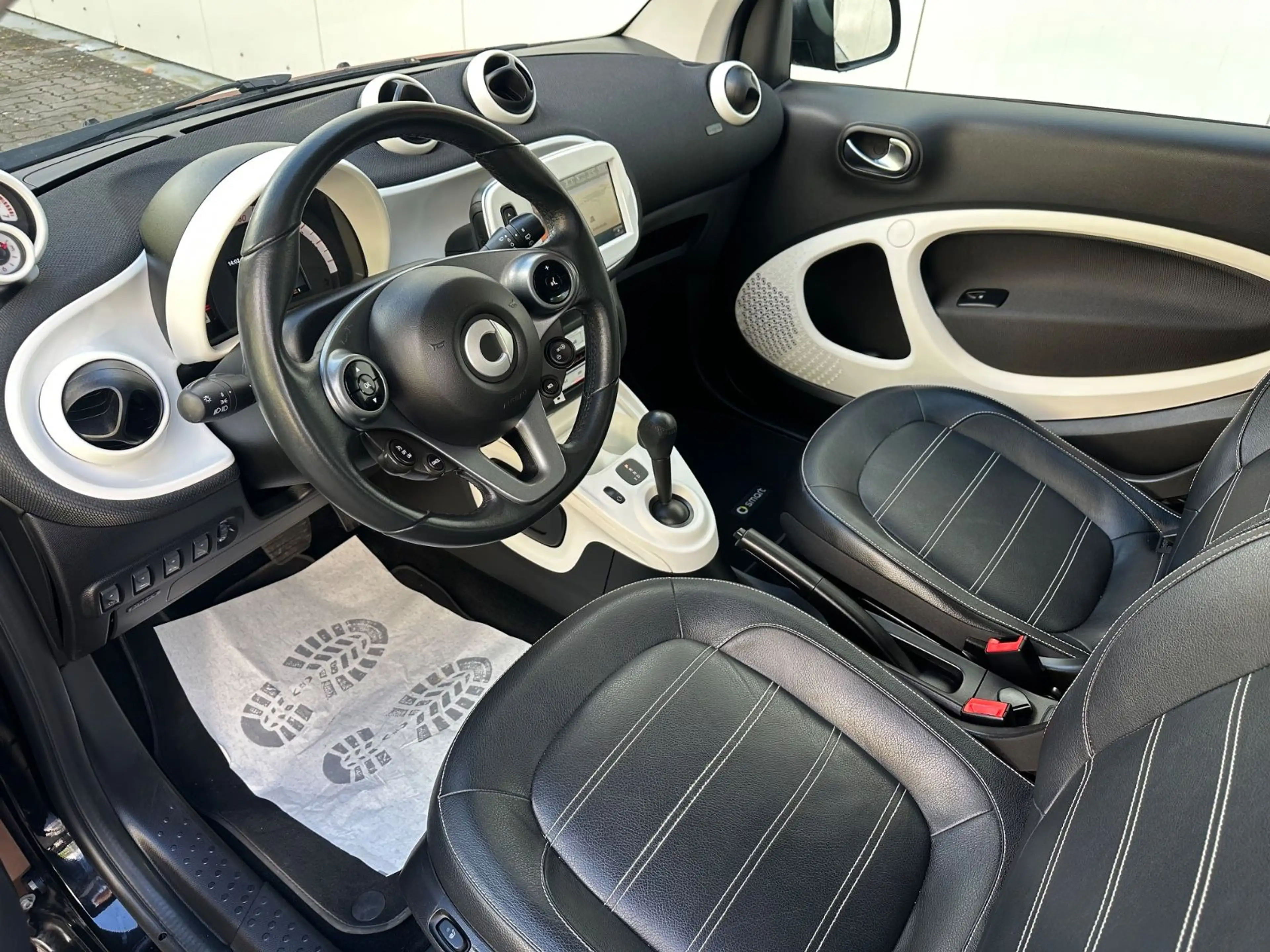 smart forTwo fortwo Passion /SHZ/LEDER/AUT/PDC/GJR/LMF — photo 9