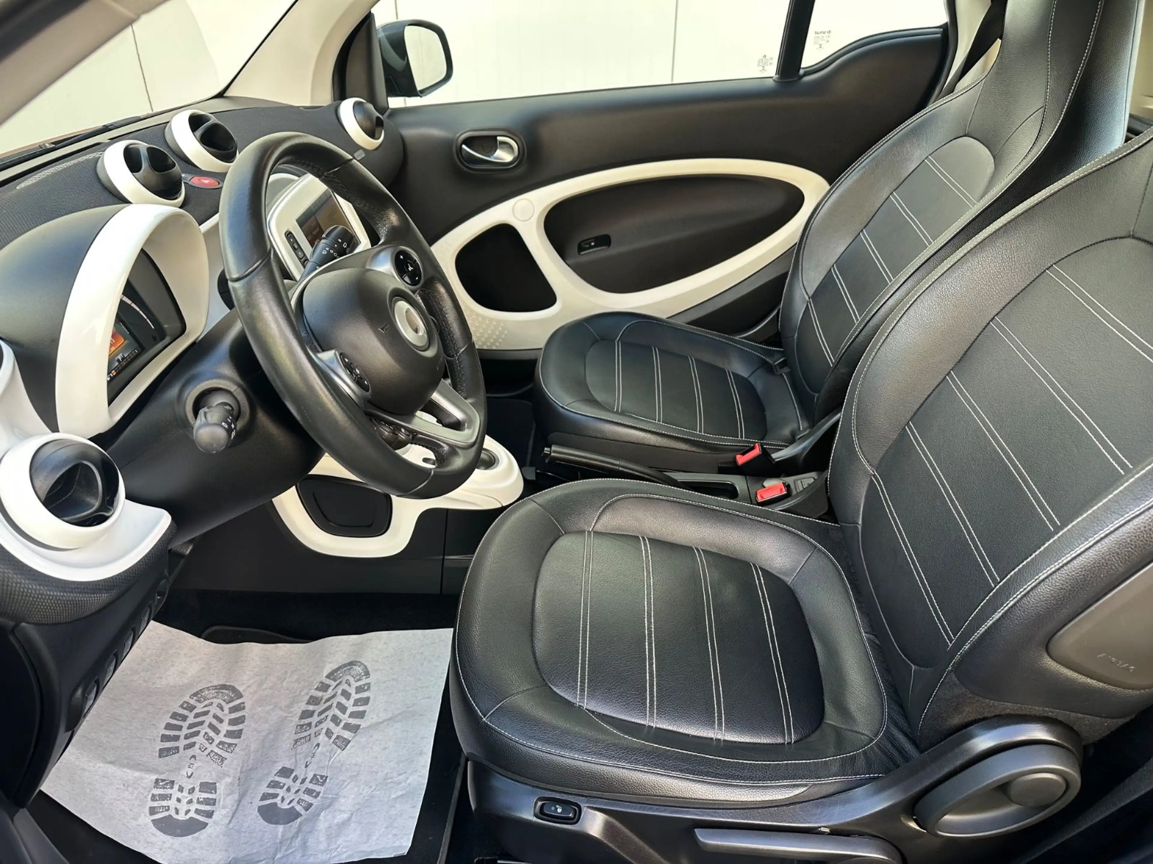 smart forTwo fortwo Passion /SHZ/LEDER/AUT/PDC/GJR/LMF — photo 10