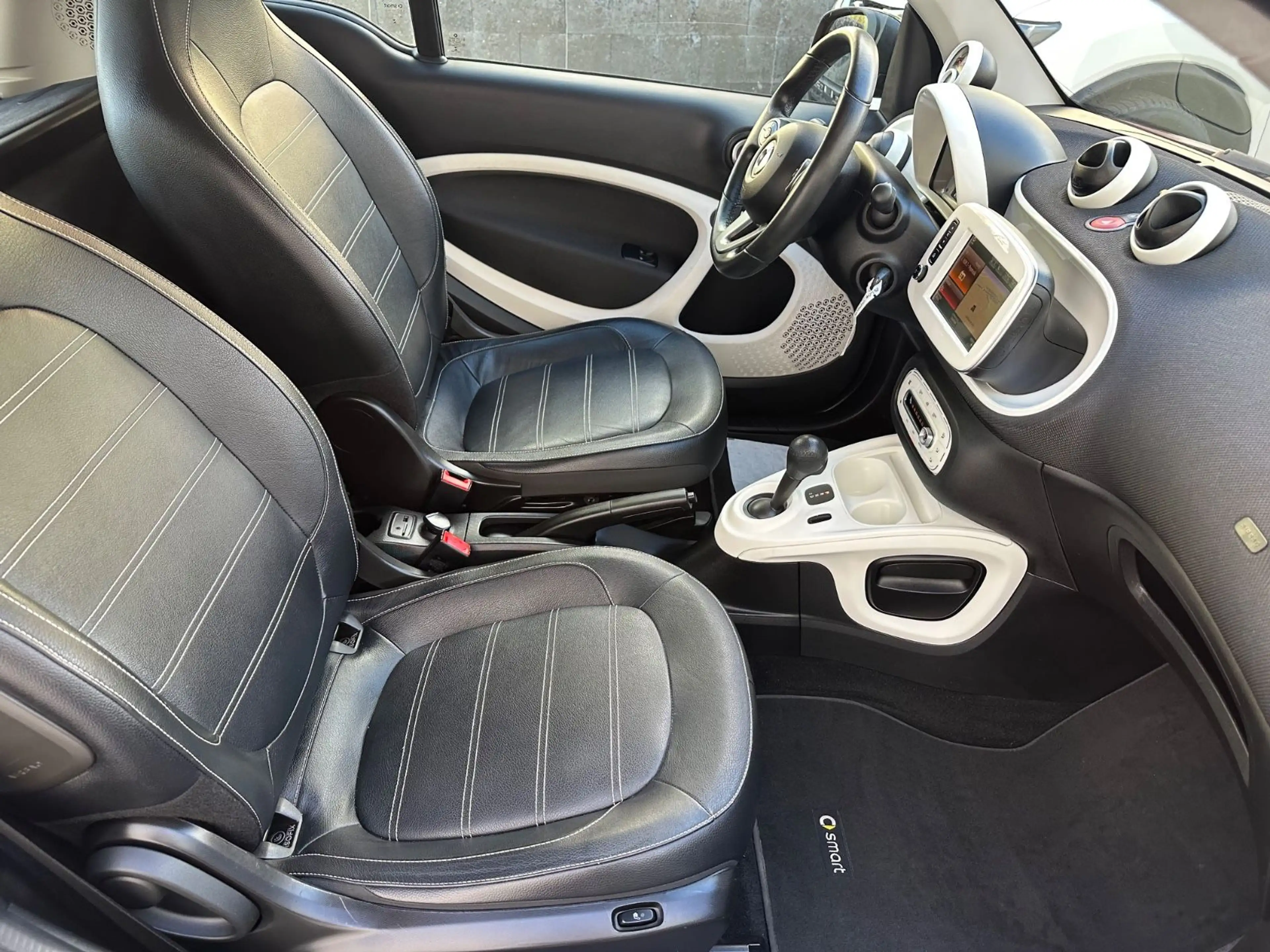 smart forTwo fortwo Passion /SHZ/LEDER/AUT/PDC/GJR/LMF — photo 12