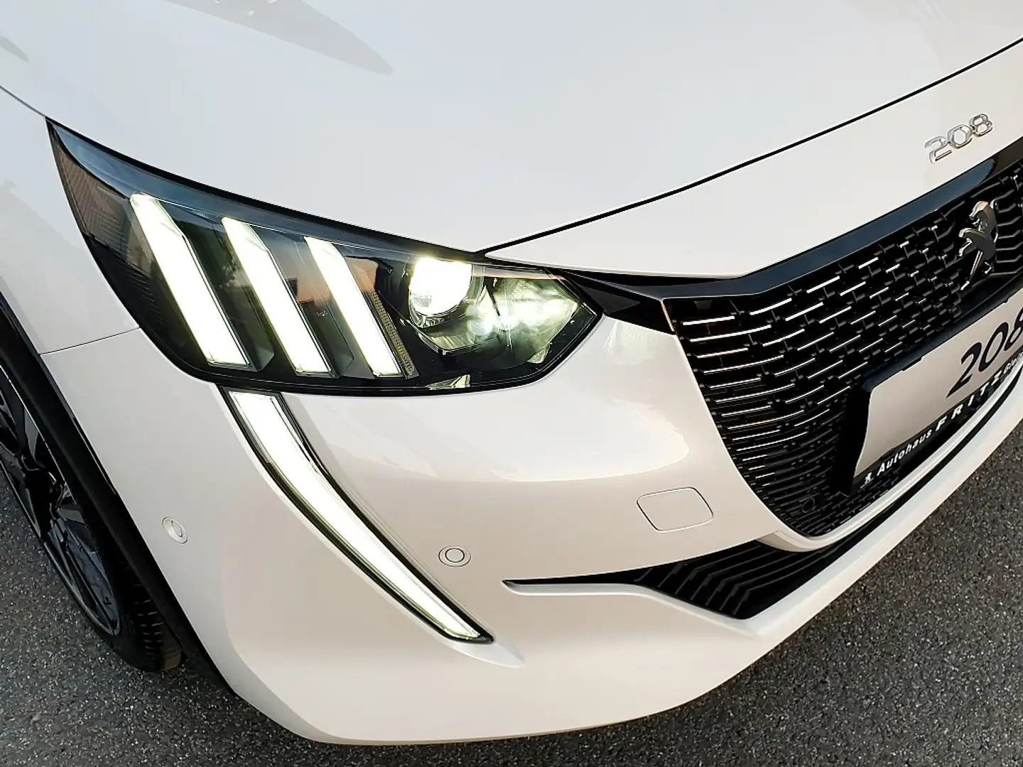 Peugeot 208 e GT Pack Weiß - 2