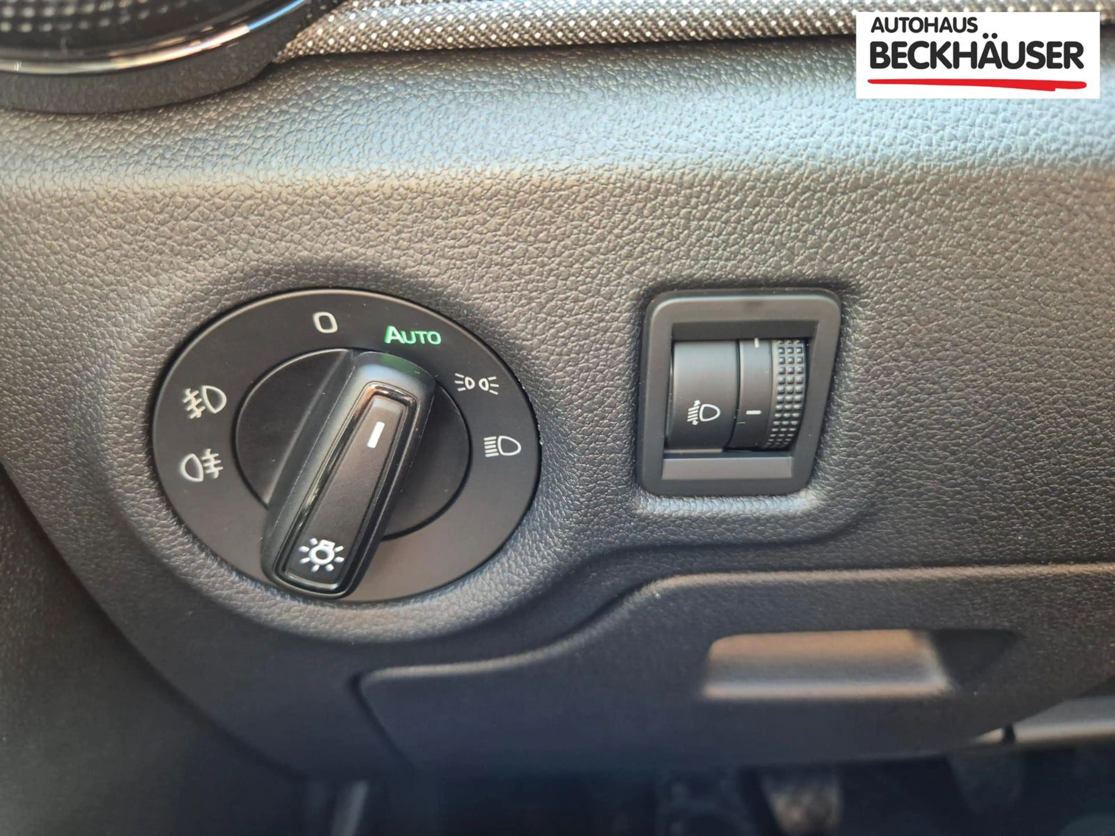 Skoda Fabia 1.0 TSI 95PS Selection 5-türig Rückf.Kamera Par... — photo 14