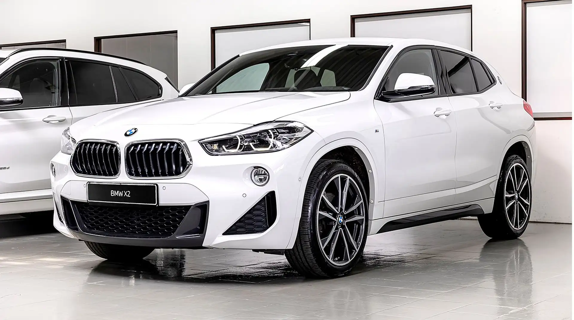 BMW X2 sd18d M-SPORT LED NAVI+ HUD DA TEMP PA KAY SHZ 19" Weiß - 1