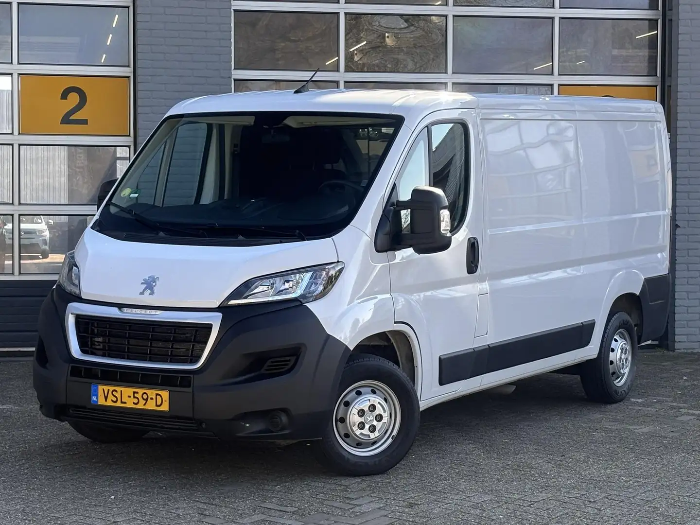 Peugeot Boxer GB L2H1 333 Premium 2.2 BlueHDi 140pk TREKHAAK | C Wit - 2