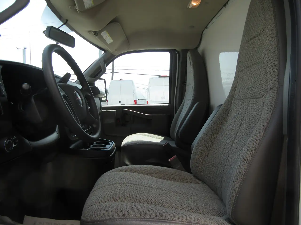 Chevrolet Express 3500 снимка Chevrolet Express 3500