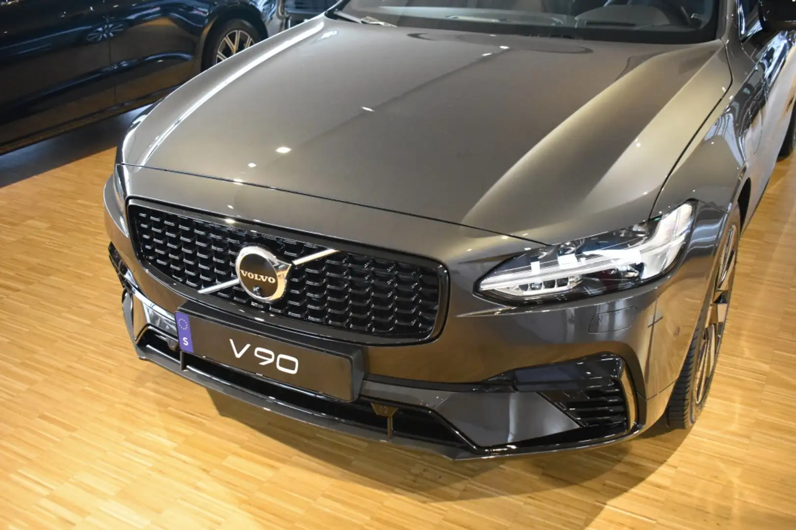 Volvo V90 *NIEUW* T8 455pk AWD UItimate Dark | 360 | BLIS | Grey - 2