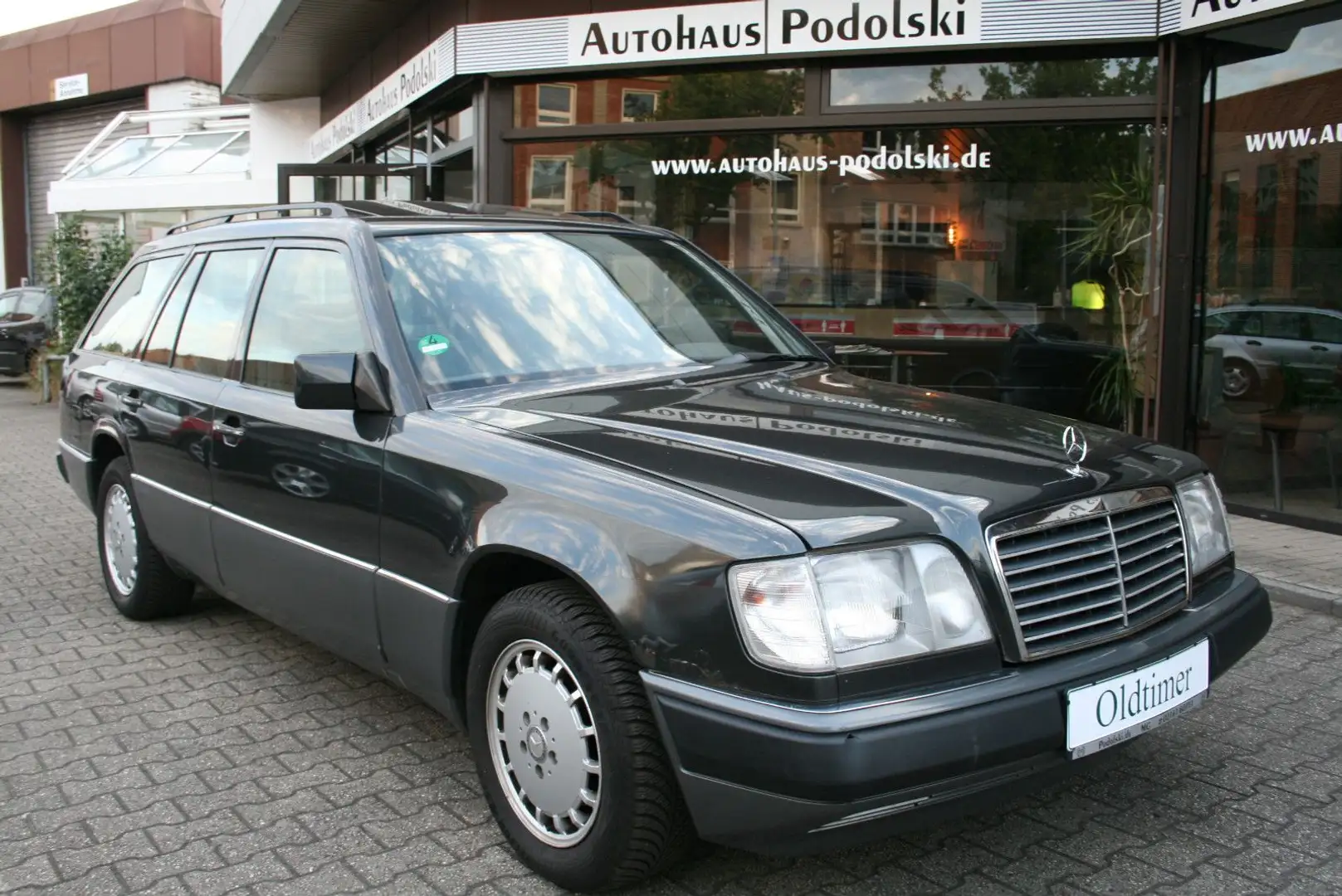 Mercedes-Benz E 200 TE | 7-Sitzer| Automatik | AHK| Tüv Neu Noir - 1