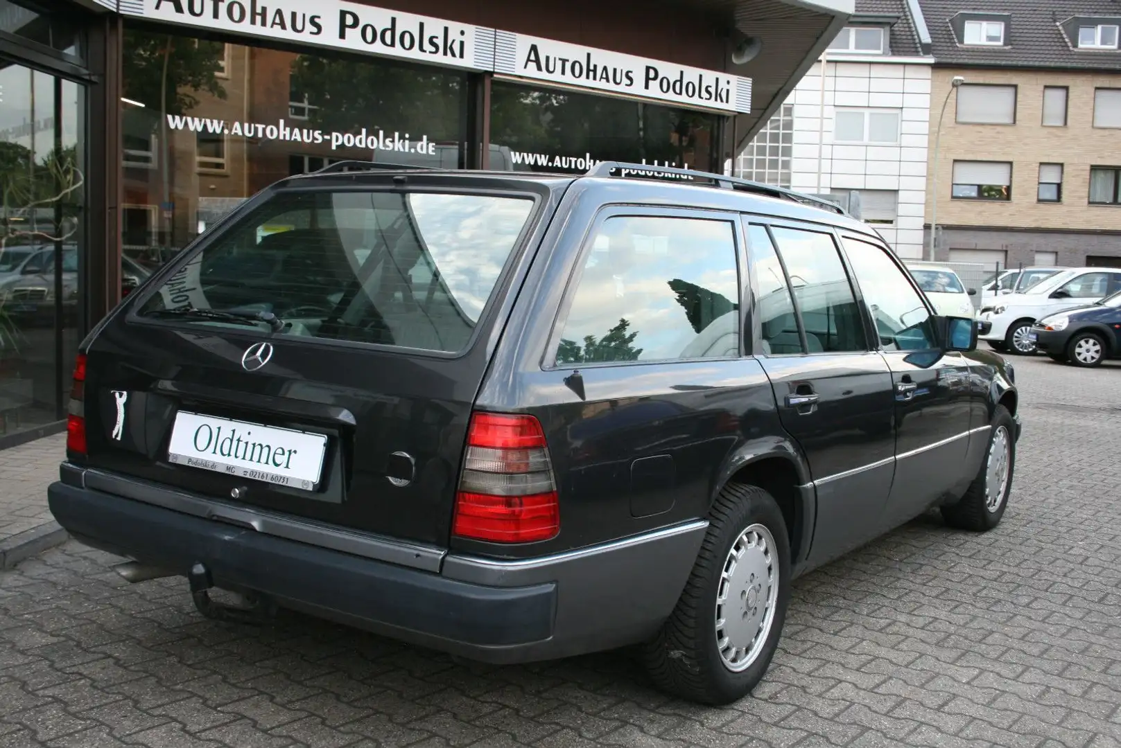 Mercedes-Benz E 200 TE | 7-Sitzer| Automatik | AHK| Tüv Neu Чорний - 2