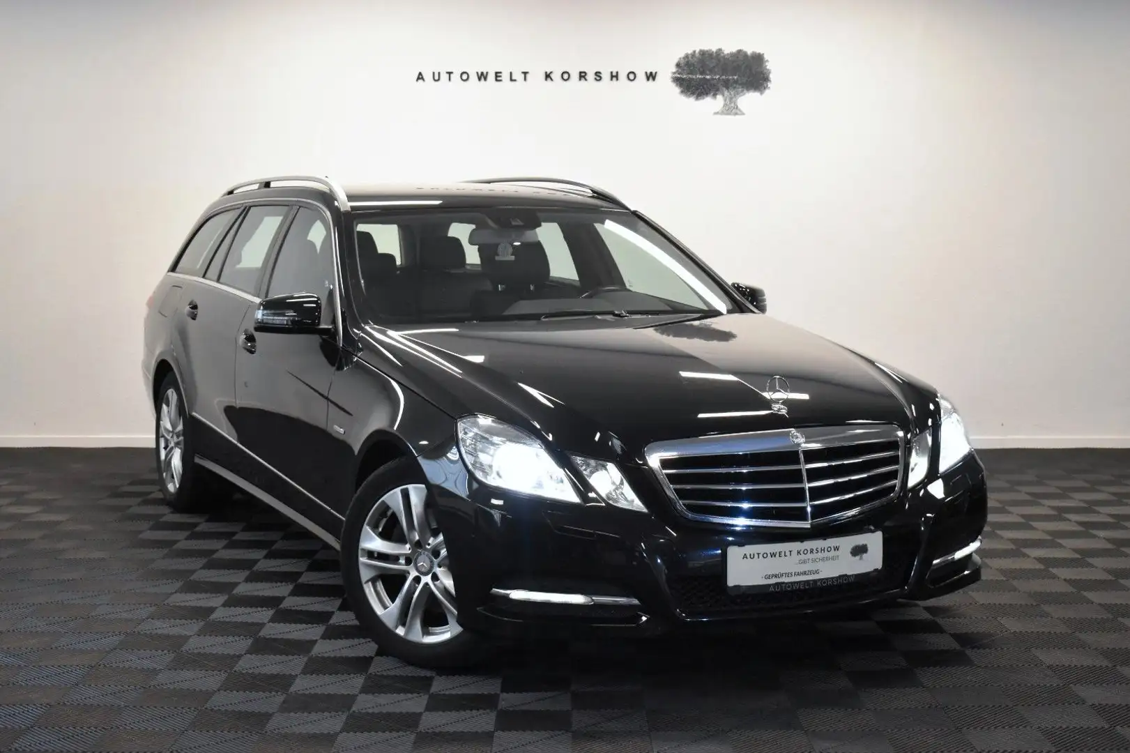 Mercedes-Benz E 250 T AVANTGARDE *TEMPOMAT *SHZ *AHK *NAVI Negro - 1