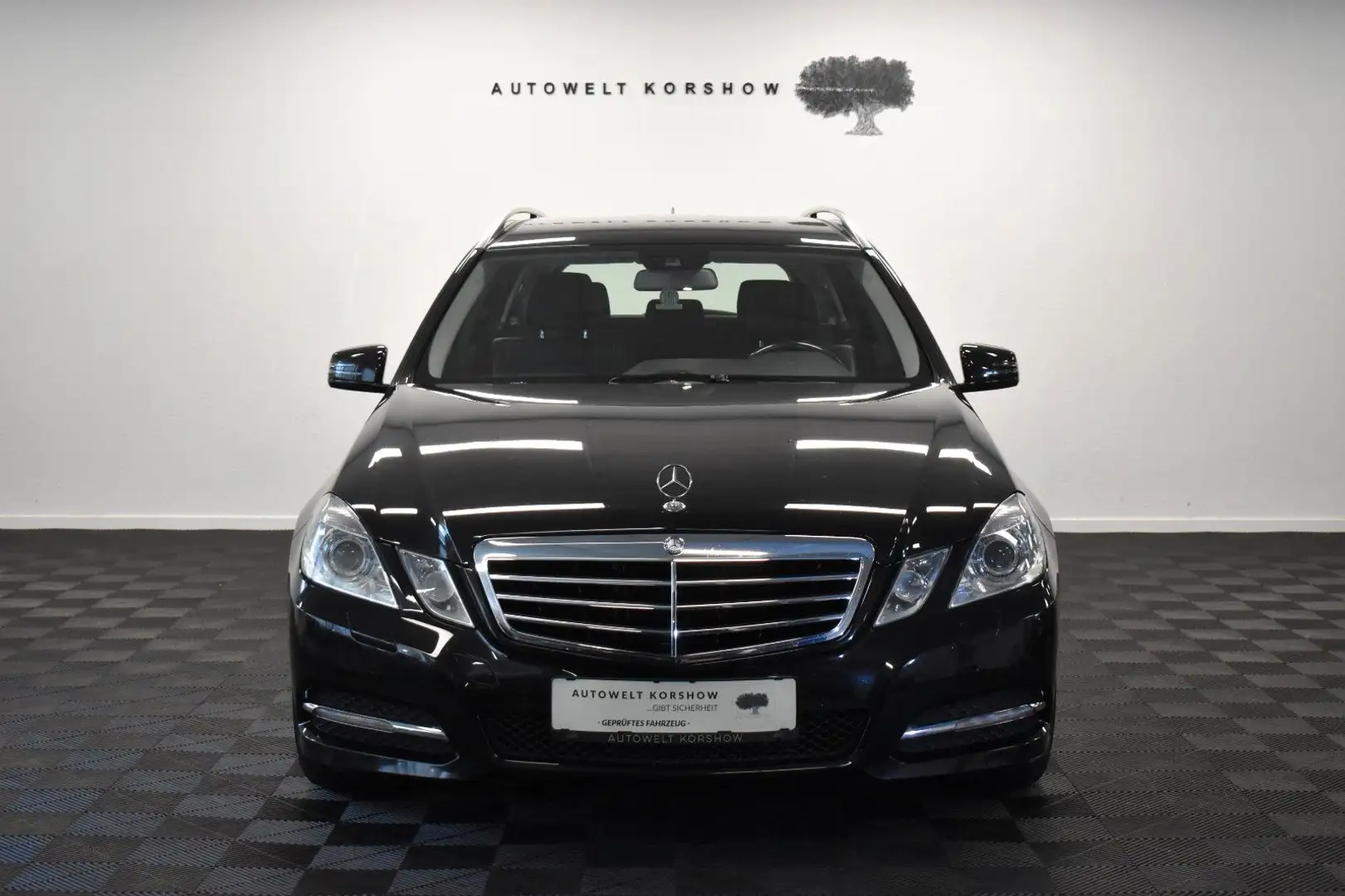 Mercedes-Benz E 250 T AVANTGARDE *TEMPOMAT *SHZ *AHK *NAVI Negro - 2