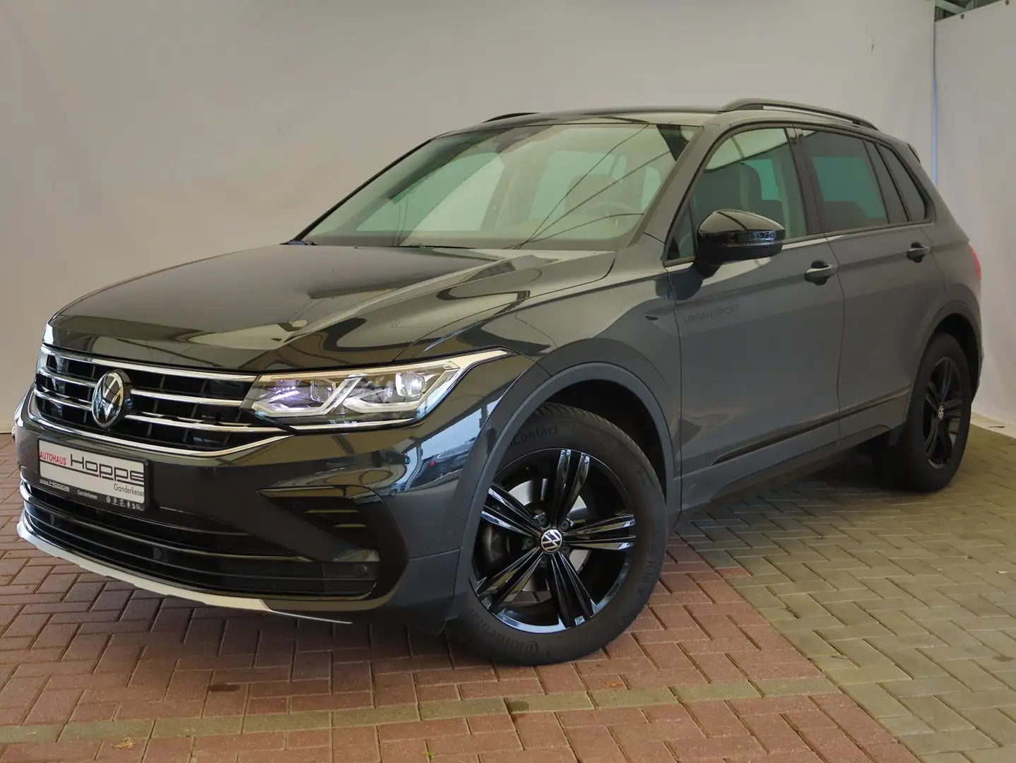 Volkswagen Tiguan Urban Sport 2.0 l TDI DSG+MATRIX+NAVI+APP Grijs - 2
