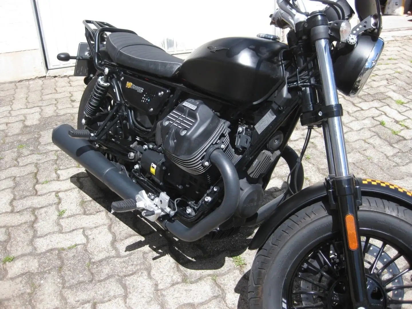 Moto Guzzi V 9 Czarny - 2