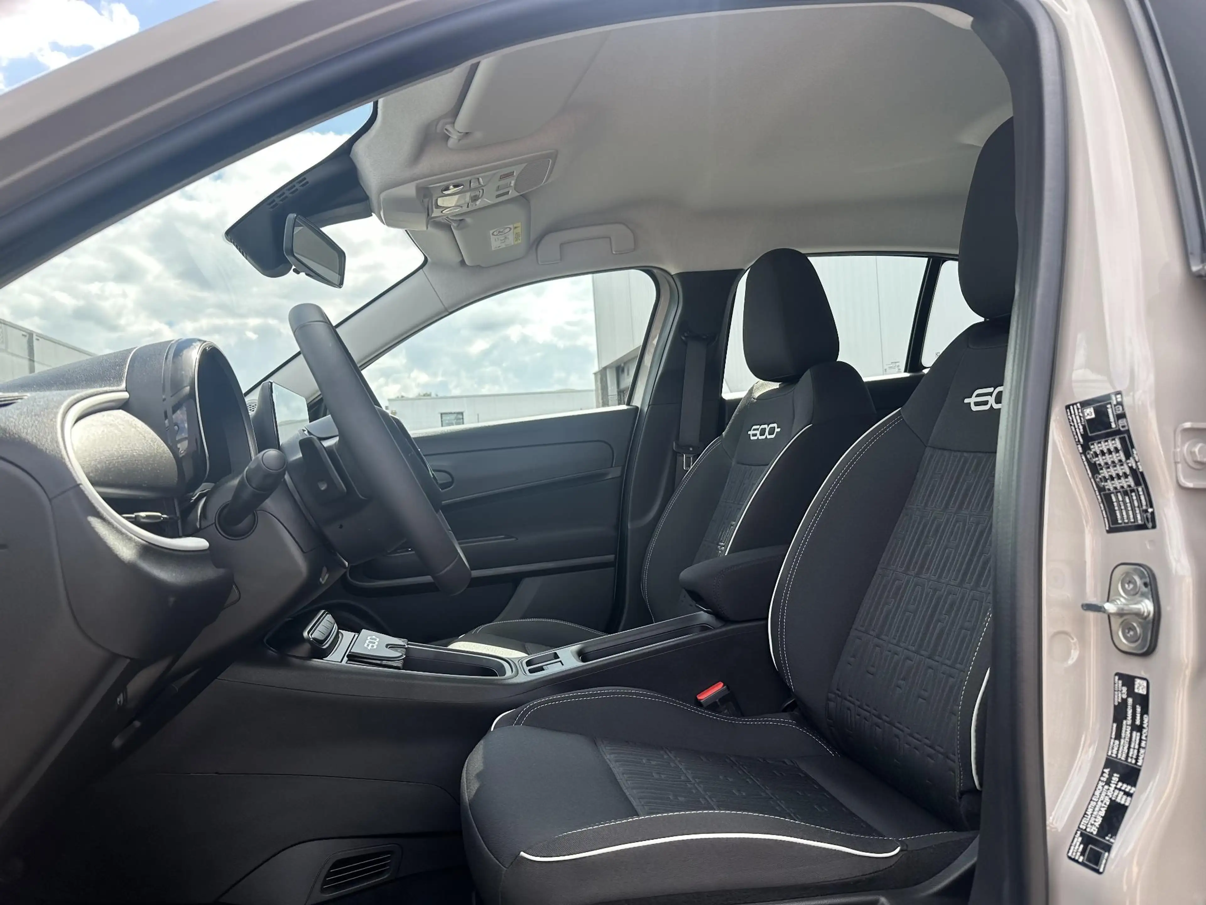 Fiat 600 1.2 Hybrid Icon / Apple Carplay & Android Auto / C — photo 6