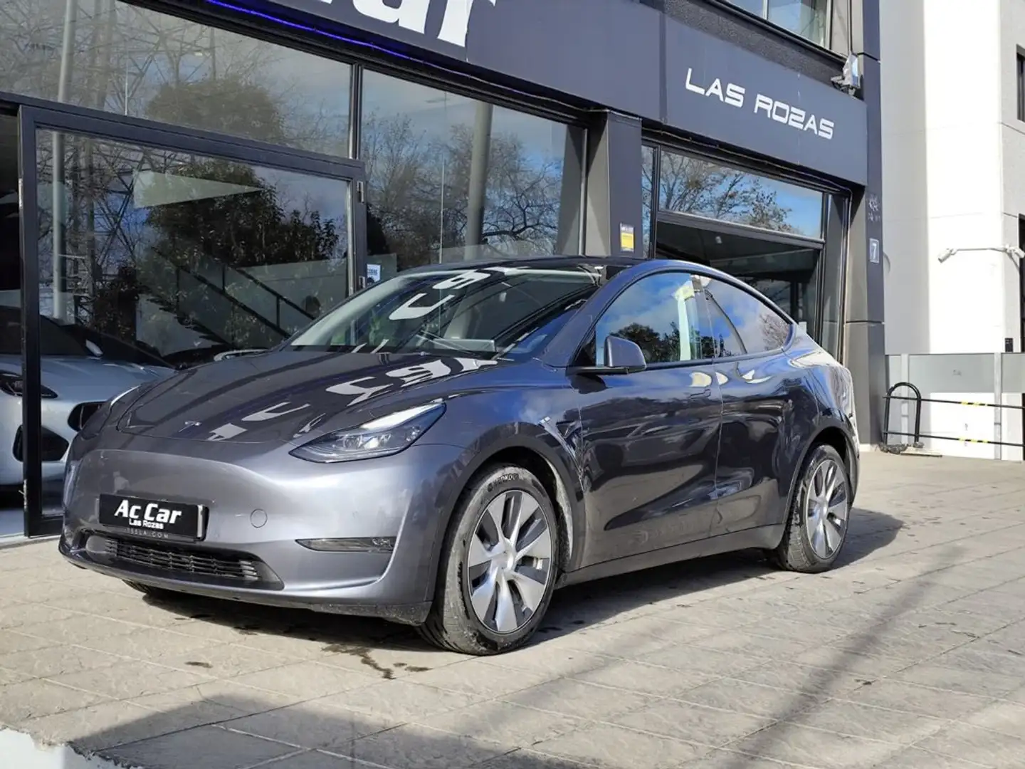 Tesla Model Y Gran Autonomía 4WD Gris - 2