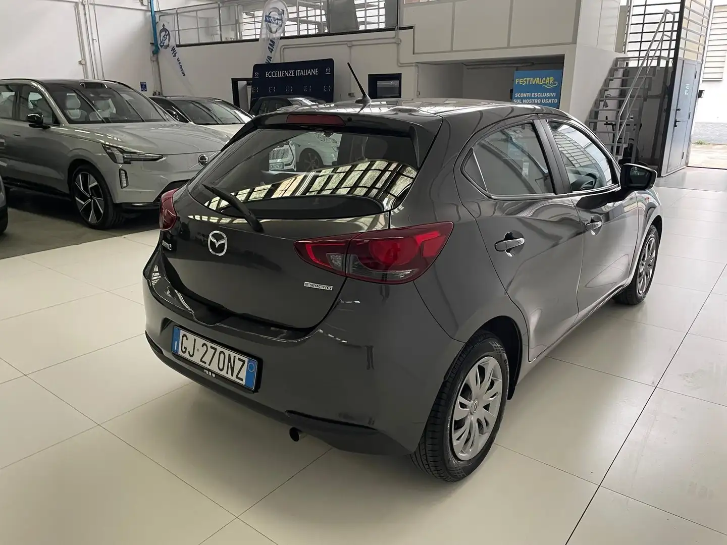 Mazda 2 2 III 2020 1.5 m-hybrid Evolve 90cv Grigio - 2