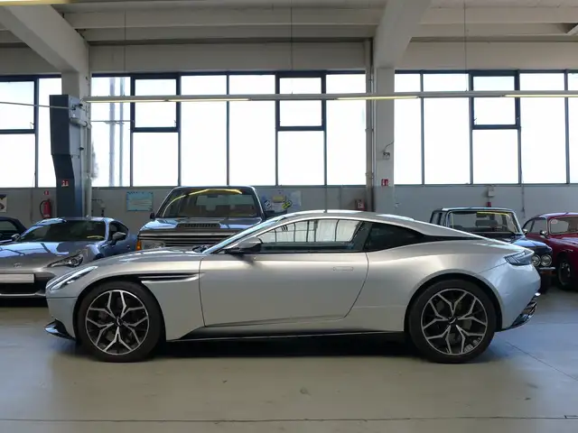 Aston Martin DB11 DB11 V8 Coupe, Neuwagenzustand