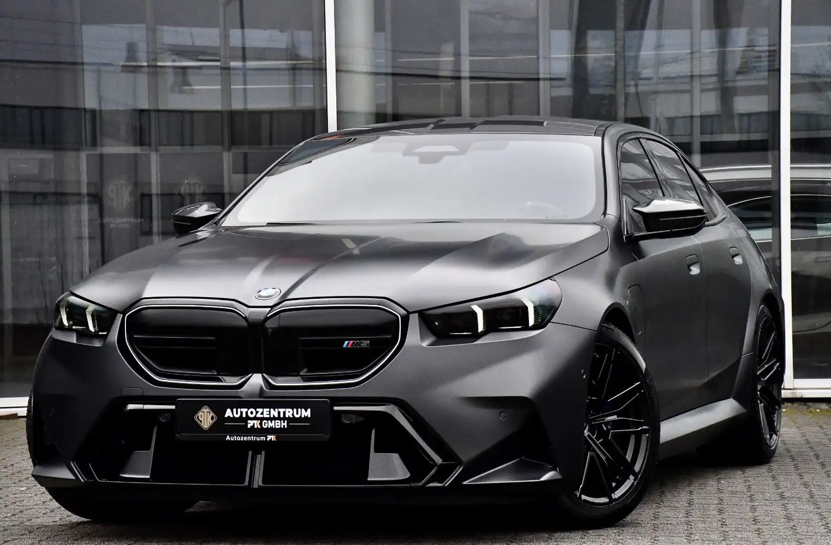 BMW M5 Lim Carbon Drivelogic Individual Merino B&W Grau - 1