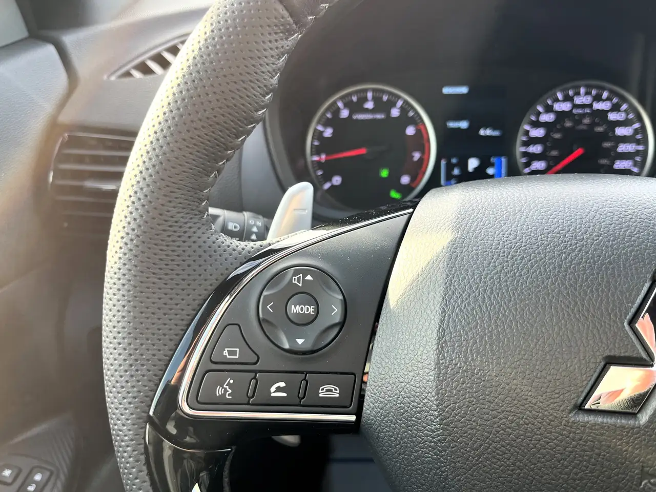 Mitsubishi Eclipse Cross снимка Mitsubishi Eclipse Cross
