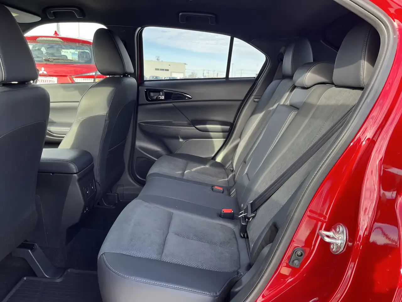 Mitsubishi Eclipse Cross снимка Mitsubishi Eclipse Cross