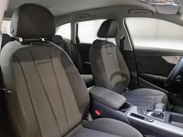 Audi A4 view 10