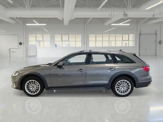 Audi A4 view 5