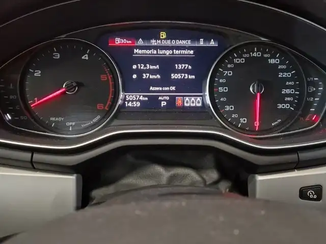 Audi A4 view 8