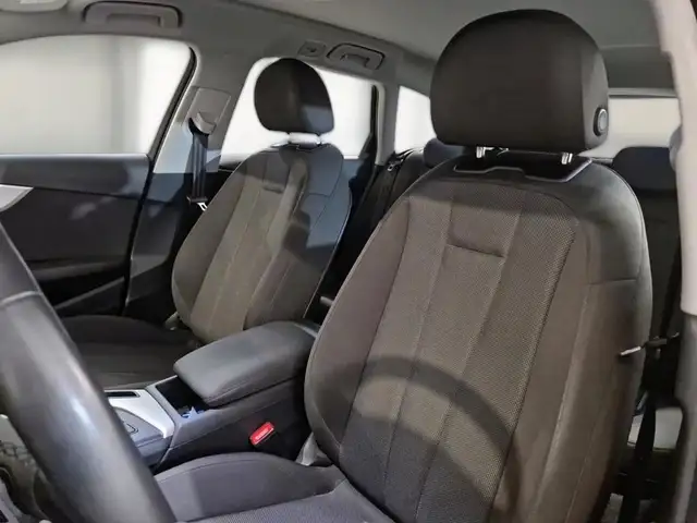 Audi A4 view 9