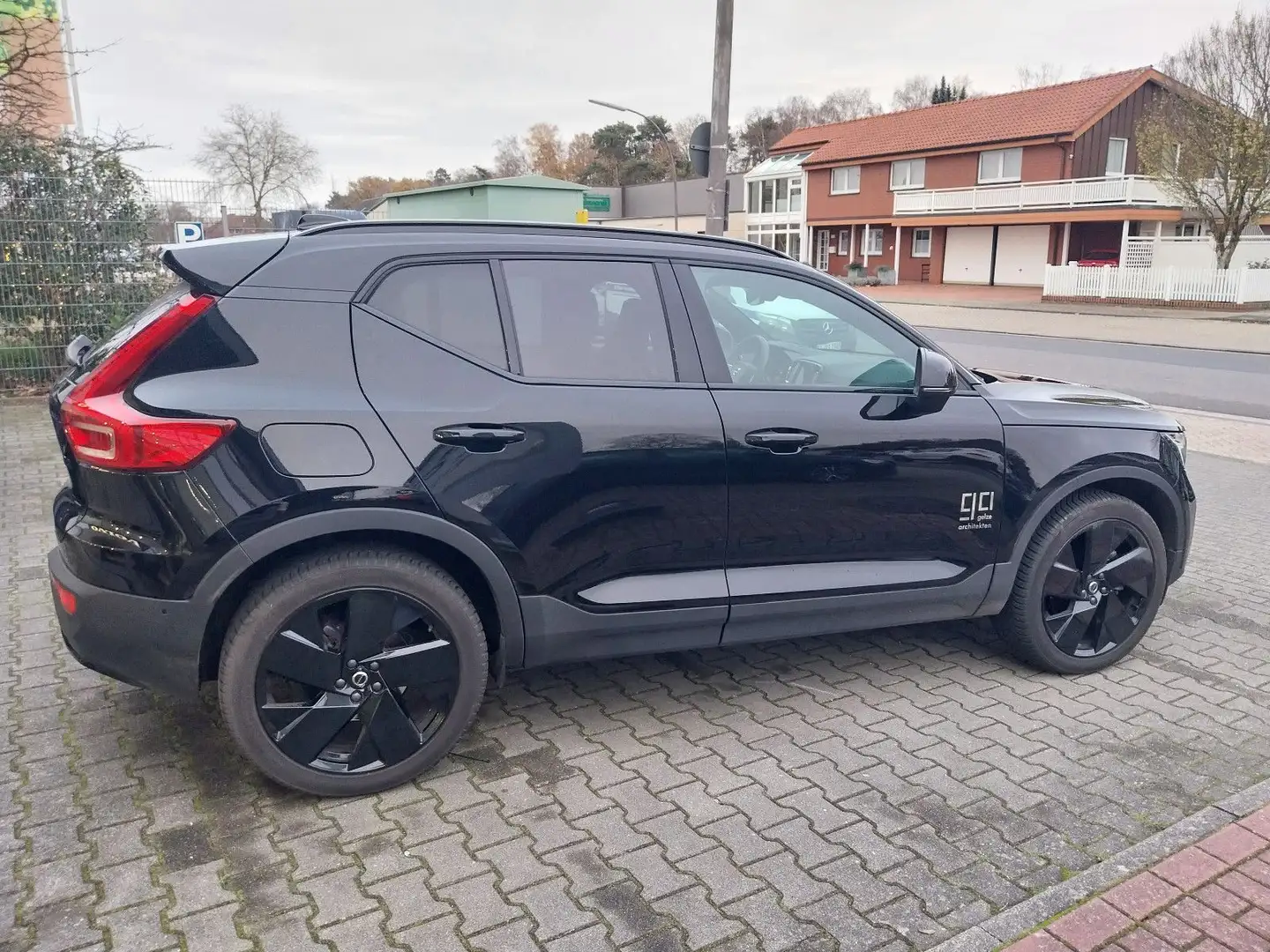 Volvo XC40 B4 Ultra Black Edition ACC, AHK, Pano Noir - 2
