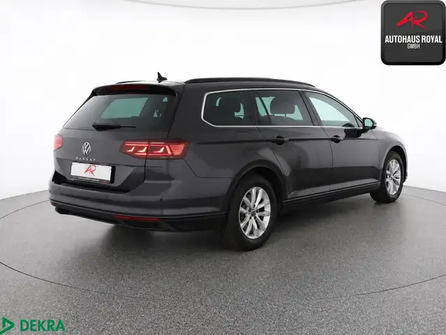Volkswagen Passat view 5