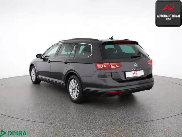 Volkswagen Passat view 3