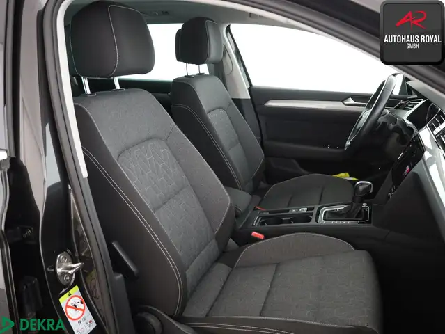 Volkswagen Passat view 12