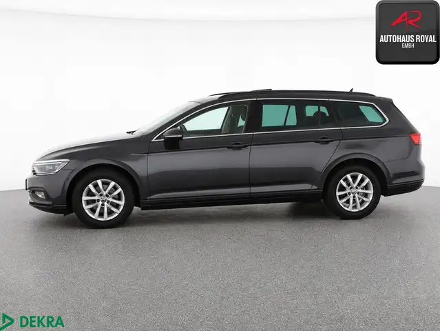 Volkswagen Passat view 2