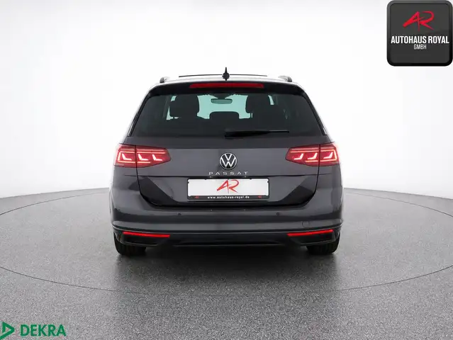 Volkswagen Passat view 4