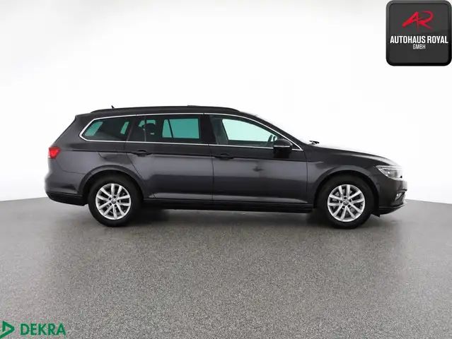Volkswagen Passat view 6