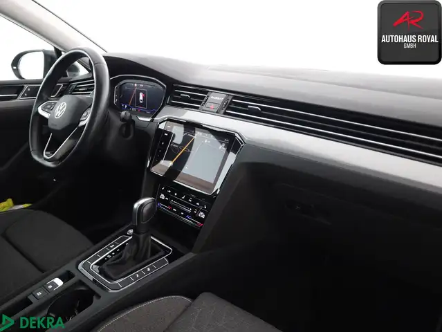 Volkswagen Passat view 11